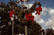 1981-Magic-Kingdom-Tencennial-Lamppost-Christmas-Decorations