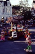 1981-Magic-Kingdom-Tencennial-Parade-Magic-Kingdom-Advenureland-Calypso-Band-Dancers