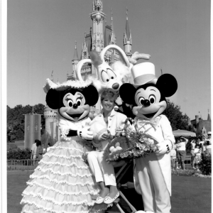 Mickey-Minnie-Roger-Rabbit-Joan-Lunden-1990-Easter-Parade-PR