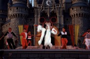 Disneymania-Stage-Show-Cruella-2-2000x1311