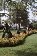1990-Snow-White-Topiary-Dwarves
