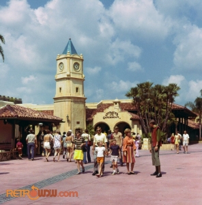 Entrance to Caribbean Plaza
