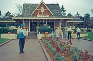Frontierland RR Station