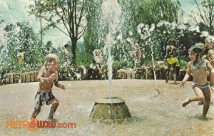 River Country Postcard Booklet 06 - Indian Springs (1970s)