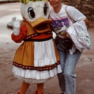 EPCOT-November-1989-Daisy-Duck-in-Italian-Garb